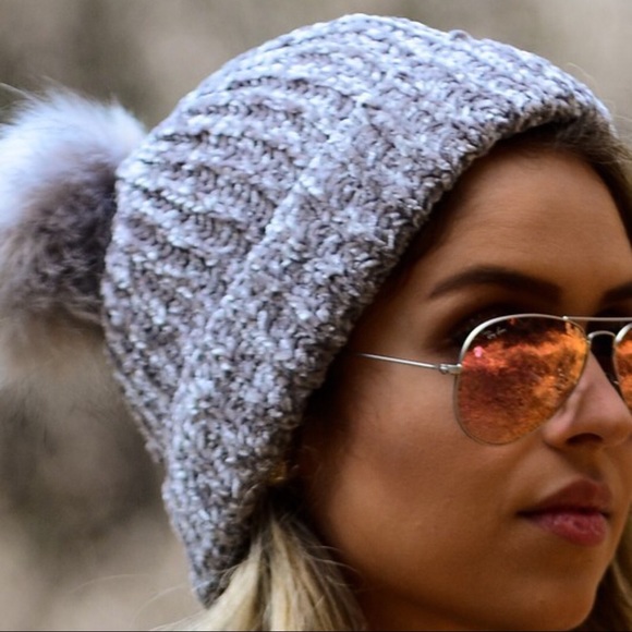 CLEARANCE‼️Chenille Pom Pom Beanie - Picture 5 of 5